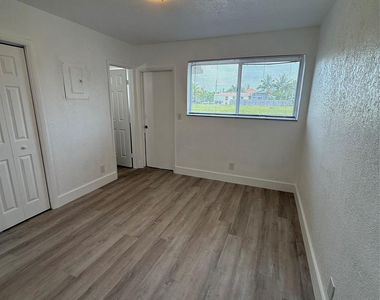 2213 Lincoln Street - Photo Thumbnail 6