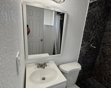 2213 Lincoln Street - Photo Thumbnail 9