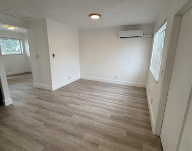 2213 Lincoln Street - Photo Thumbnail 2