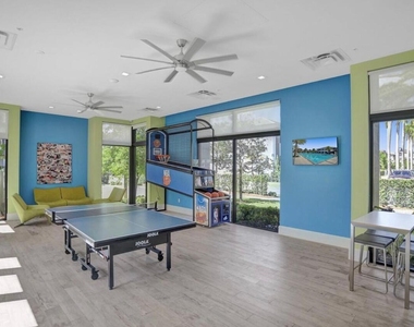 4716 Nw 84th Court - Photo Thumbnail 9
