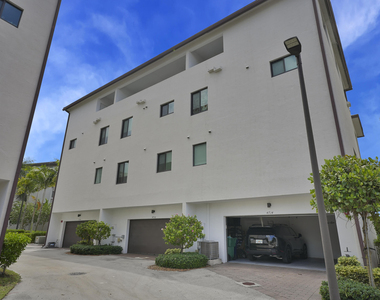 4716 Nw 84th Court - Photo Thumbnail 8