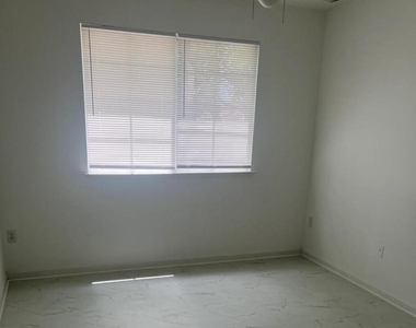 9905 Baywinds Boulevard - Photo Thumbnail 15