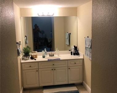 10411 N Kendall Drive - Photo Thumbnail 1