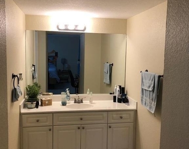 10411 N Kendall Drive - Photo Thumbnail 14