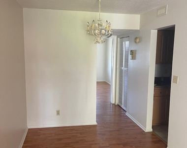 2901 Nw 47th Terrace - Photo Thumbnail 2
