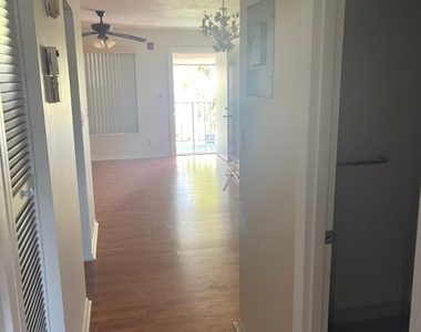 2901 Nw 47th Terrace - Photo Thumbnail 4