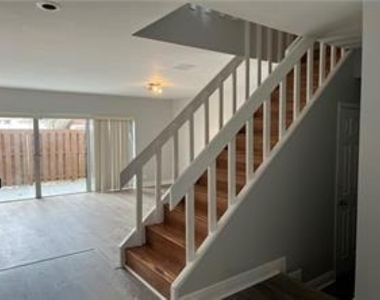 8244 Nw 9th Street - Photo Thumbnail 4