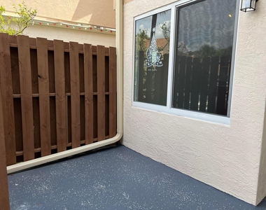 8244 Nw 9th Street - Photo Thumbnail 14
