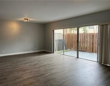 8244 Nw 9th Street - Photo Thumbnail 2