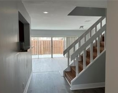 8244 Nw 9th Street - Photo Thumbnail 5