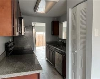 8244 Nw 9th Street - Photo Thumbnail 7