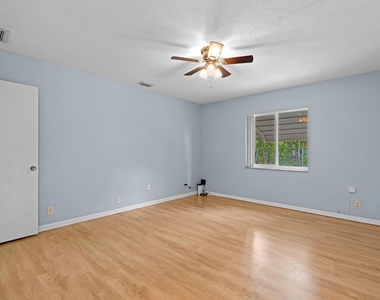8555 Bella Vista Drive - Photo Thumbnail 9