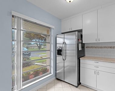 8555 Bella Vista Drive - Photo Thumbnail 7