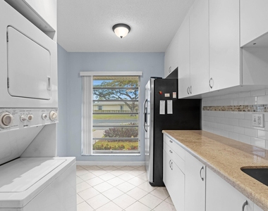 8555 Bella Vista Drive - Photo Thumbnail 6
