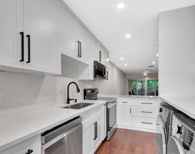 1140 Mahogany Way - Photo Thumbnail 5
