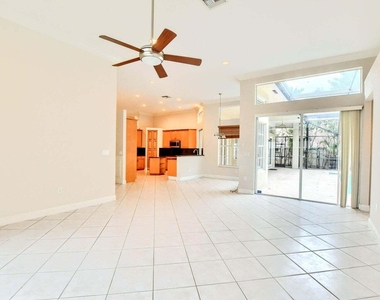 19474 Saturnia Lakes Drive - Photo Thumbnail 7
