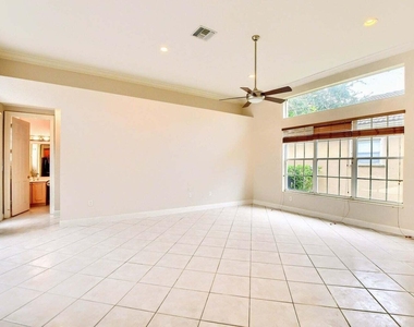 19474 Saturnia Lakes Drive - Photo Thumbnail 11