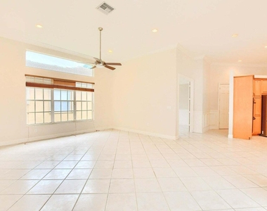 19474 Saturnia Lakes Drive - Photo Thumbnail 12