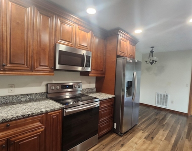 805 Se Cavern Avenue - Photo Thumbnail 14