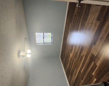 805 Se Cavern Avenue - Photo Thumbnail 10