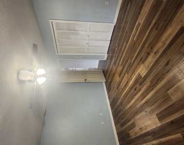 805 Se Cavern Avenue - Photo Thumbnail 9