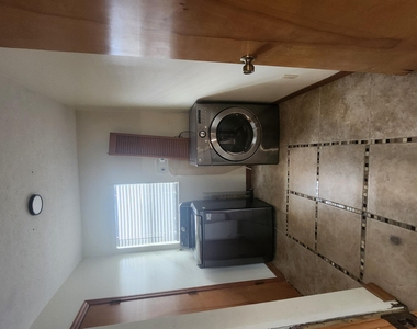 805 Se Cavern Avenue - Photo Thumbnail 11