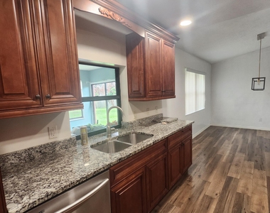 805 Se Cavern Avenue - Photo Thumbnail 13