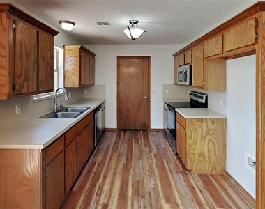 12408 Sw 12th Street - Photo Thumbnail 5