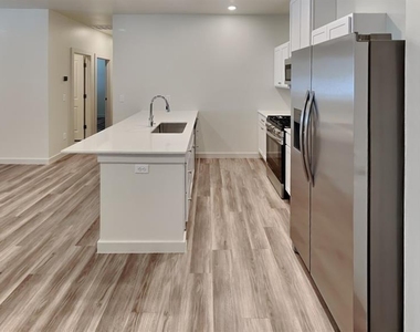 3815 N Divis Avenue - Photo Thumbnail 8