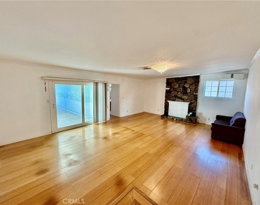 1712 Walnut St - Photo Thumbnail 6