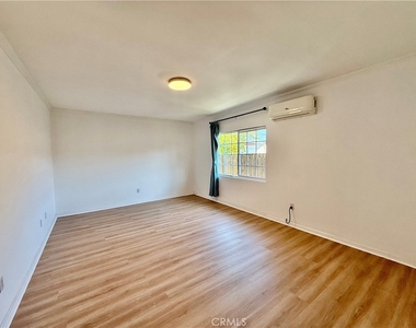 1712 Walnut St - Photo Thumbnail 7