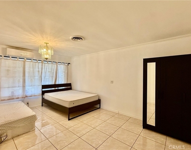 1712 Walnut St - Photo Thumbnail 10