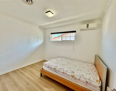 1712 Walnut St - Photo Thumbnail 11