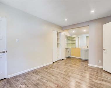 6854 Gentry Avenue - Photo Thumbnail 7