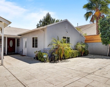 6854 Gentry Avenue - Photo Thumbnail 18