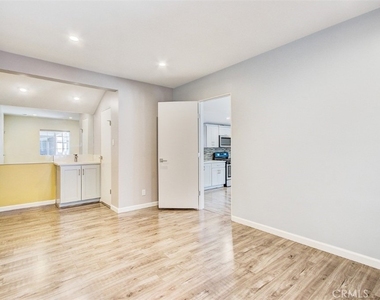 6854 Gentry Avenue - Photo Thumbnail 9