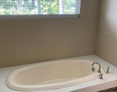 10729 Citrus Drive - Photo Thumbnail 8