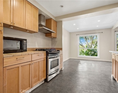 9025 Keith Avenue - Photo Thumbnail 3