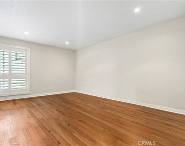 9025 Keith Avenue - Photo Thumbnail 9