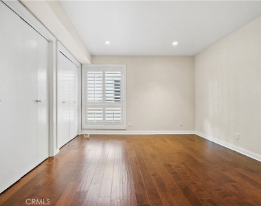 9025 Keith Avenue - Photo Thumbnail 5