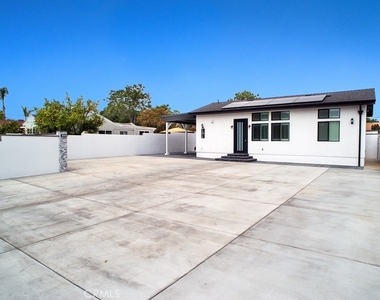 13310 1/2 Glenoaks Boulevard - Photo Thumbnail 17