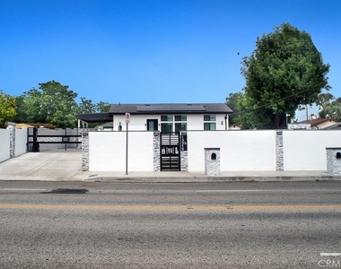 13310 1/2 Glenoaks Boulevard - Photo Thumbnail 19