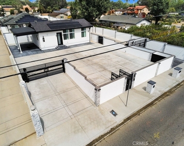 13310 1/2 Glenoaks Boulevard - Photo Thumbnail 9