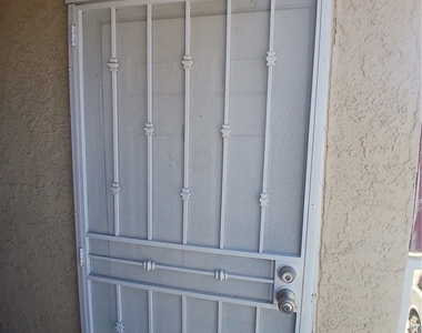 509 E Avenue Q-2 Unit B - Photo Thumbnail 2