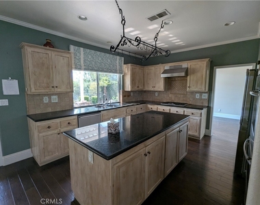 2300 Rutland Place - Photo Thumbnail 9