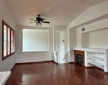 606 Larkridge - Photo Thumbnail 4