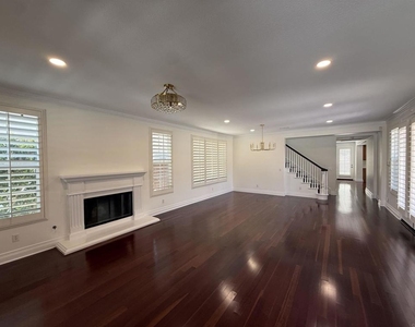 1472 Canoe Creek Way - Photo Thumbnail 5