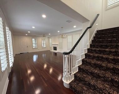 1472 Canoe Creek Way - Photo Thumbnail 7