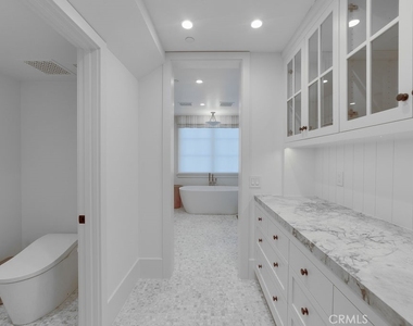 2820 Bayview - Photo Thumbnail 23