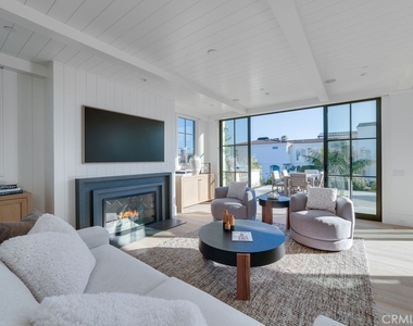 2820 Bayview - Photo Thumbnail 12